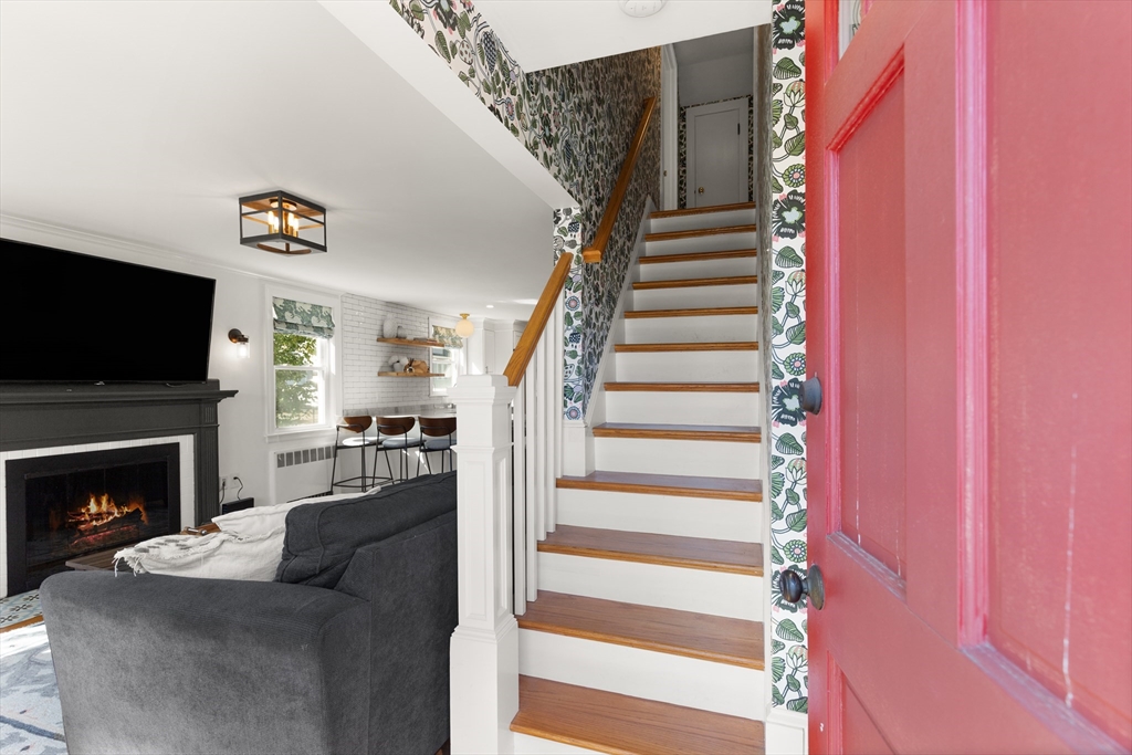 11 Riverside Avenue Quincy, MA 02169 - Photo 5 of 31 Gallery Image 5
