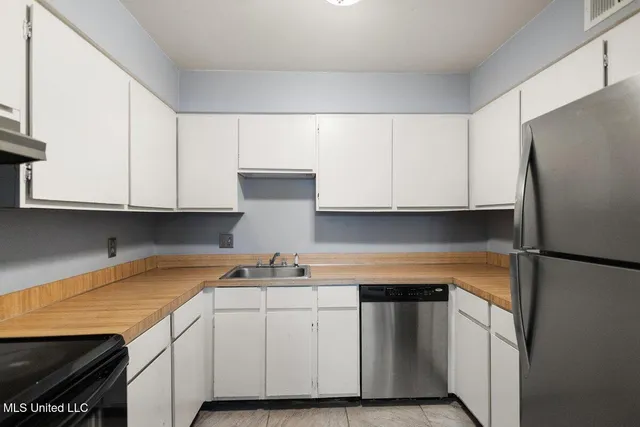 $90,000 | 5155 Wayneland Drive, Unit F6, Jackson, MS 39211