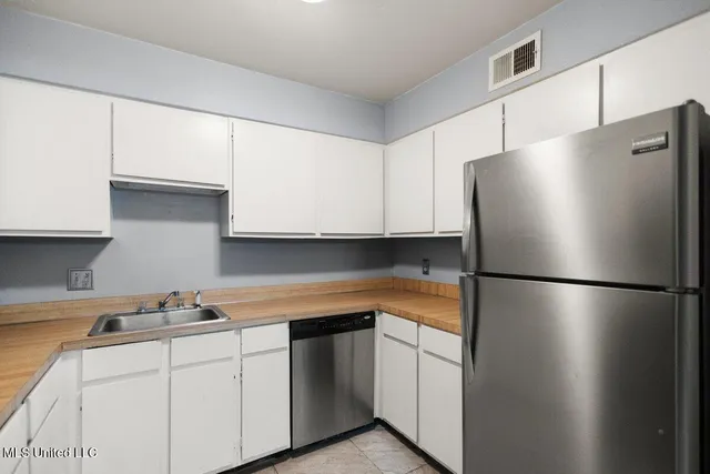 $90,000 | 5155 Wayneland Drive, Unit F6, Jackson, MS 39211