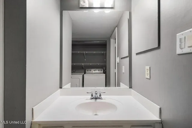 $90,000 | 5155 Wayneland Drive, Unit F6, Jackson, MS 39211