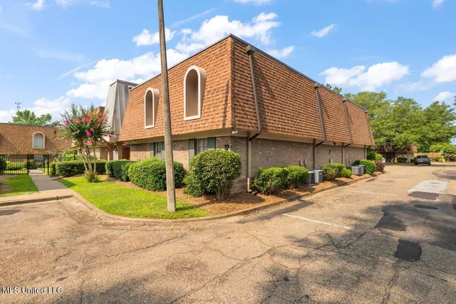 $90,000 | 5155 Wayneland Drive, Unit F6, Jackson, MS 39211