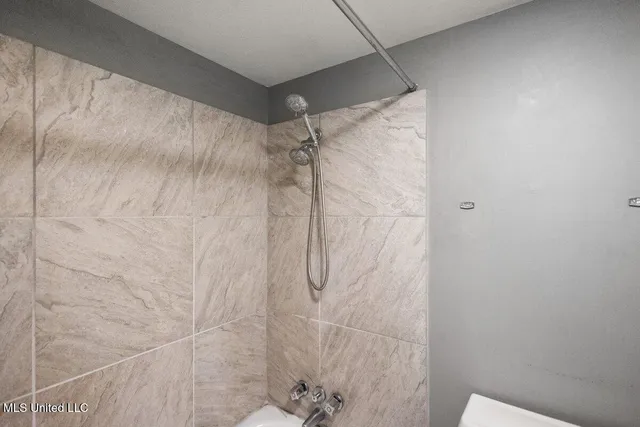 $90,000 | 5155 Wayneland Drive, Unit F6, Jackson, MS 39211