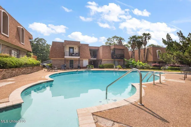 $90,000 | 5155 Wayneland Drive, Unit F6, Jackson, MS 39211