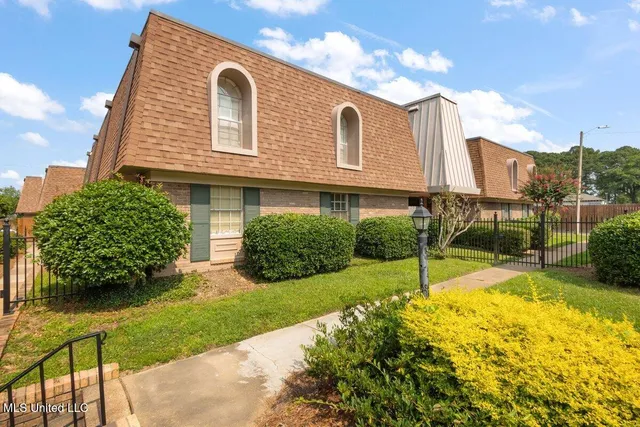 $90,000 | 5155 Wayneland Drive, Unit F6, Jackson, MS 39211