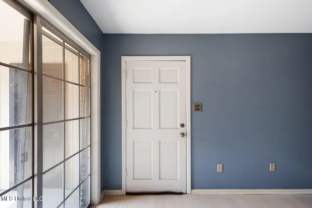 $90,000 | 5155 Wayneland Drive, Unit F6, Jackson, MS 39211