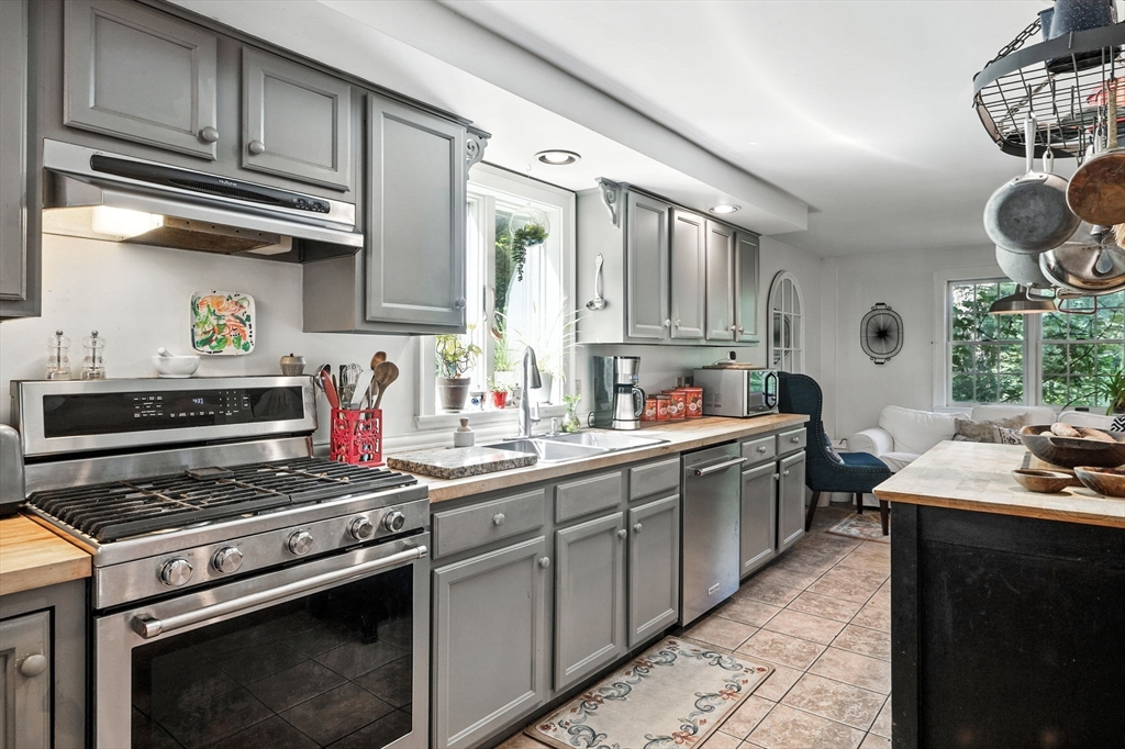135 Central Street Georgetown, MA 01833 - Photo 5 of 42 Gallery Image 5