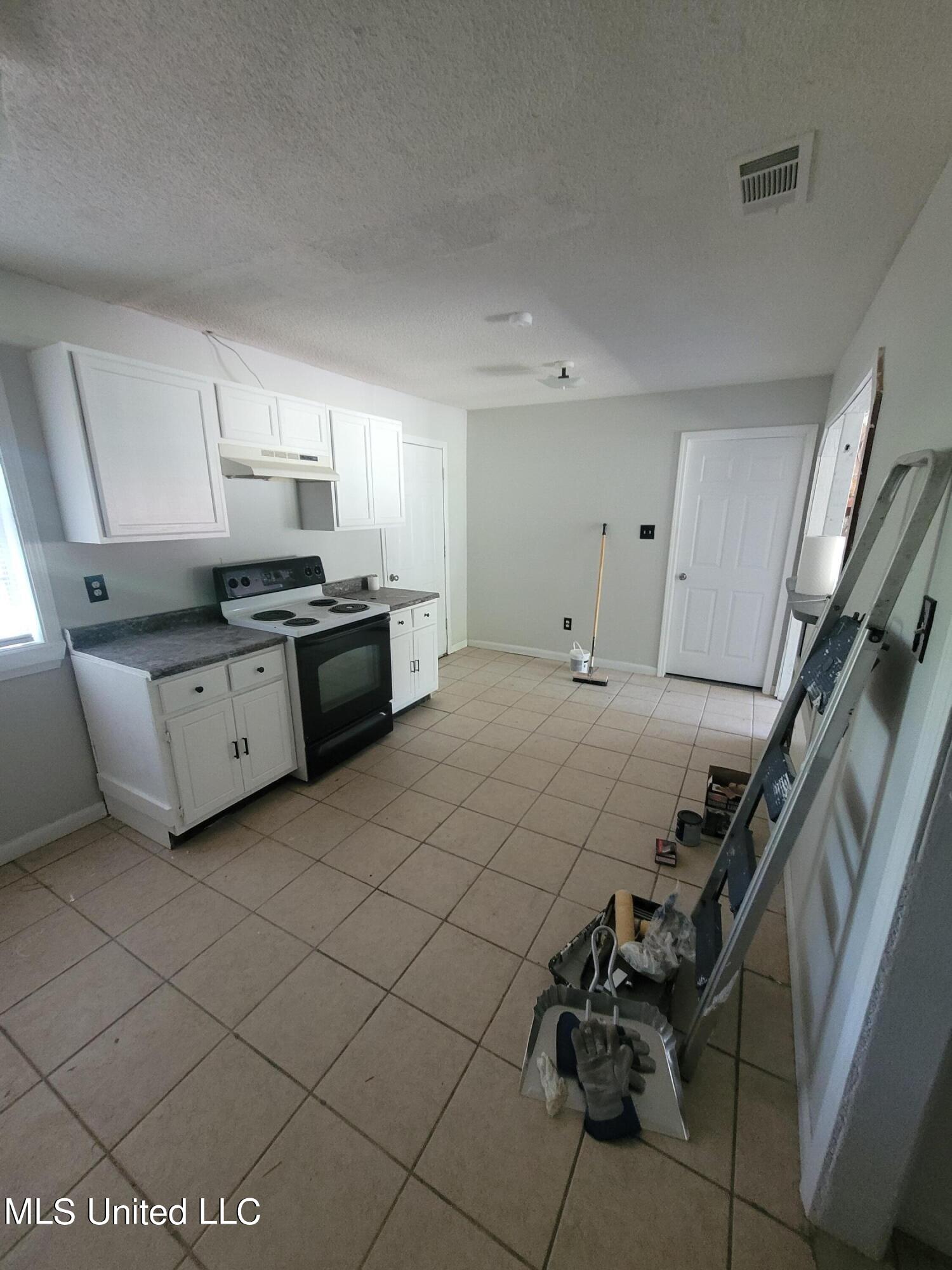 2130 Chestwood Road Gautier, MS 39553 - Photo 4 of 15 20220531_110352
