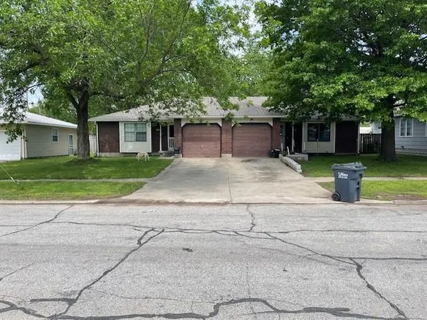 $195,000 | 1005 East 7th Street, Pittsburg, KS 66762