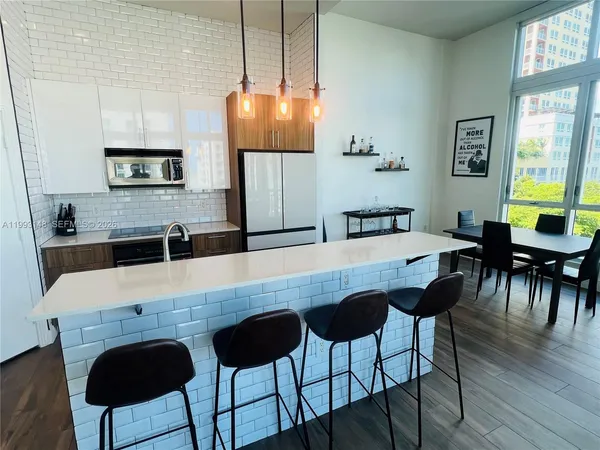 $2,400 | 9055 Southwest 73rd Court, Unit 404, Miami, FL 33156