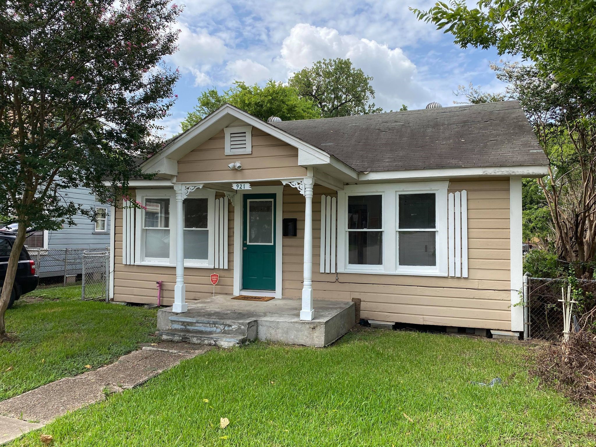 921 Booth Street Houston, TX 77009 - Photo 1 of 17