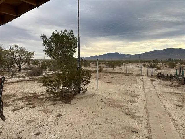 $300,000 | 38333 East End Lucerne Valley, Lucerne Valley, CA 92356