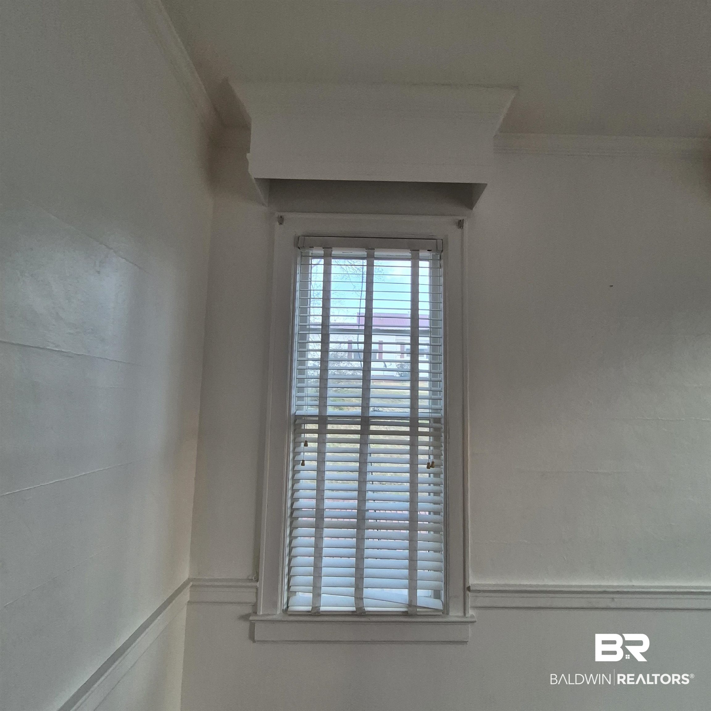 308 Rural Street Evergreen, AL 36401 - Photo 13 of 40 Detailed view of crown molding