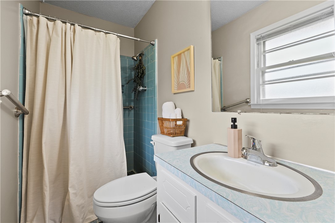 1415 Dunn Road Anderson, SC 29625 - Photo 20 of 35 Master bath