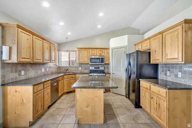 7074 South Rialto Way West Jordan, UT 84081 - Photo 3 of 31