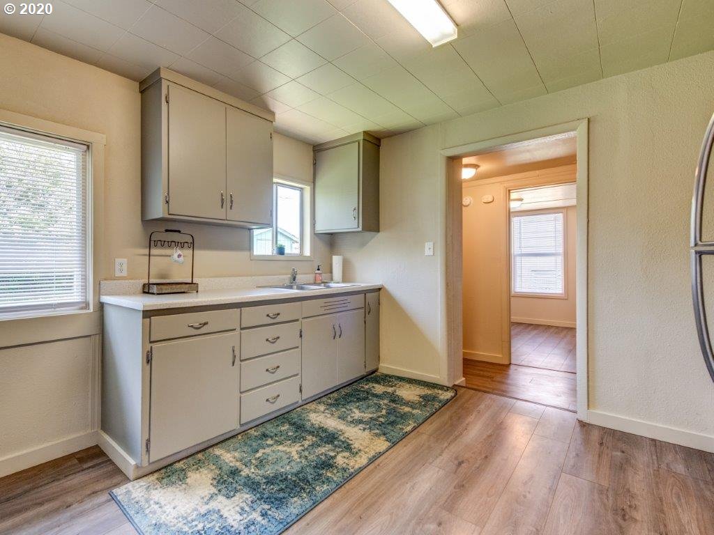 1188 35th Street Springfield, OR 97478 - Photo 8 of 25