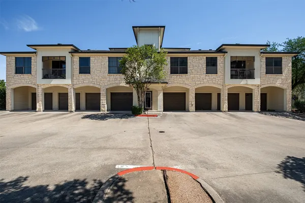 $1,800 | 7701 Rialto Boulevard, Unit 637, Austin, TX 78735