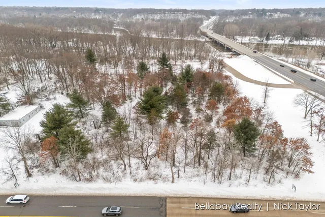 $170,000 | 6130 West River Drive Northeast, Belmont, MI 49306