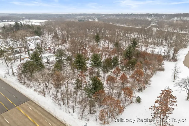 $170,000 | 6130 West River Drive Northeast, Belmont, MI 49306