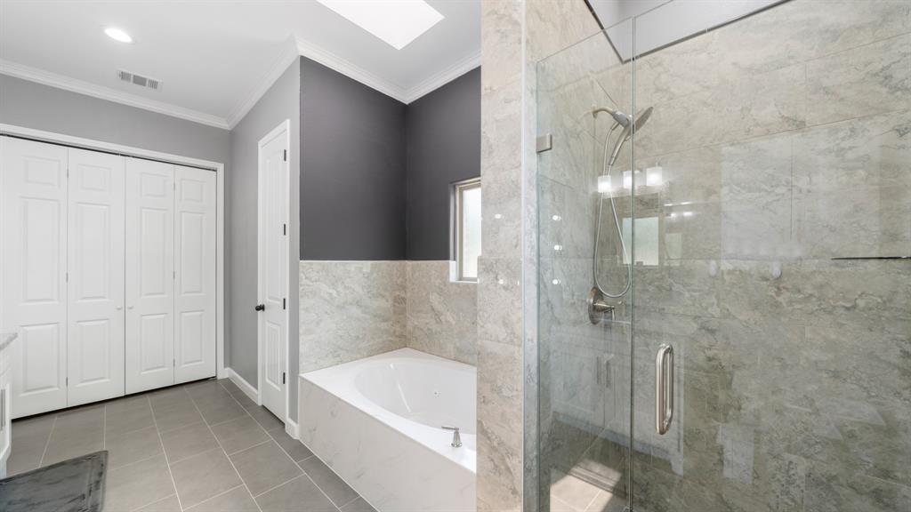 401 May Road Seagoville, TX 75159 - Photo 19 of 31 a bathroom with a bathtub and shower