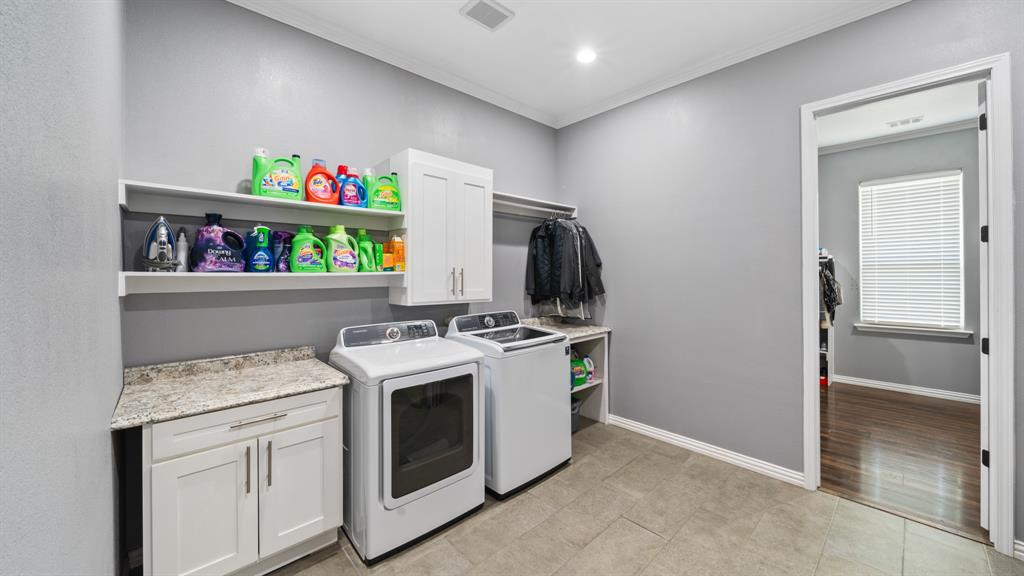 401 May Road Seagoville, TX 75159 - Photo 27 of 31 a utility room with washer and dryer
