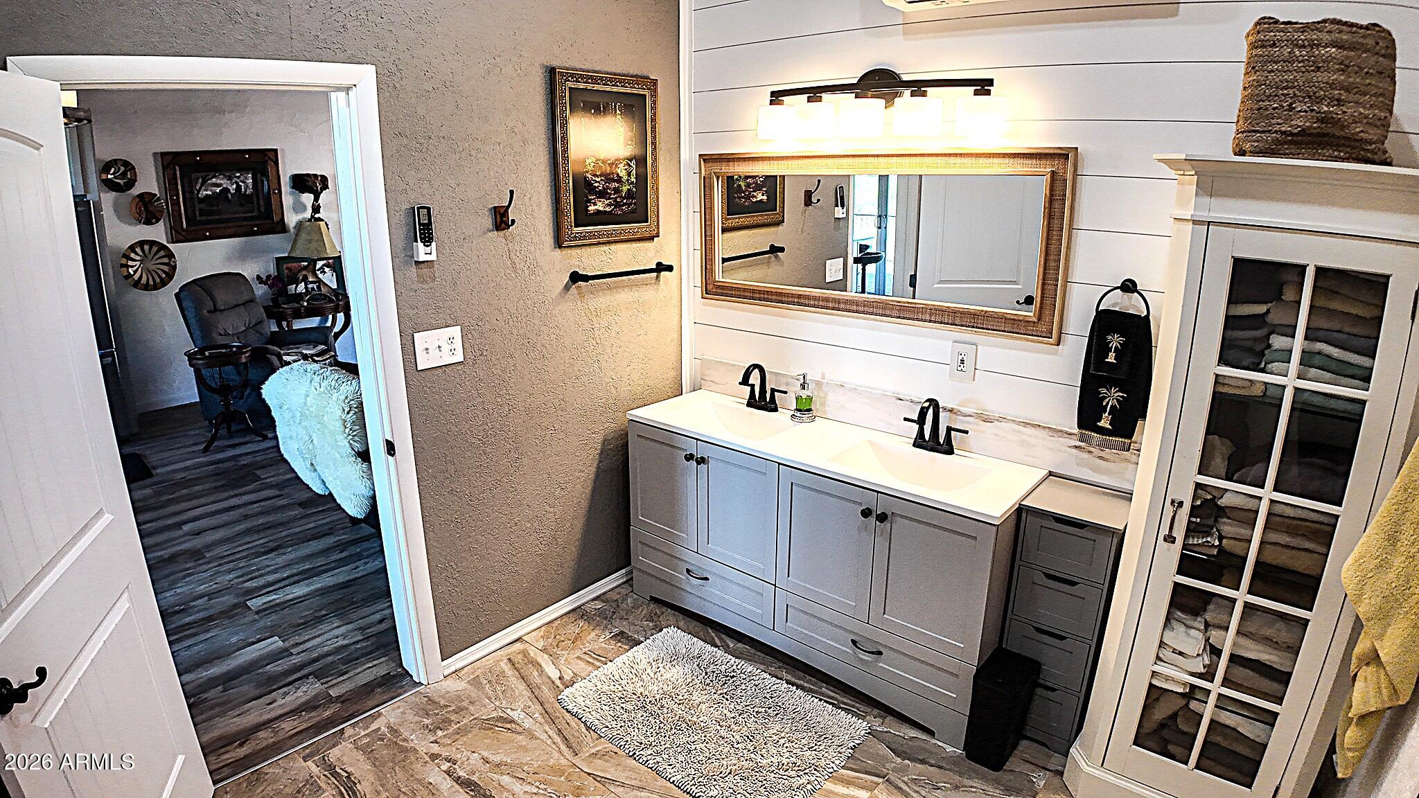 286 South Palm Road Pearce, AZ 85625 - Photo 13 of 38 palm master bbath