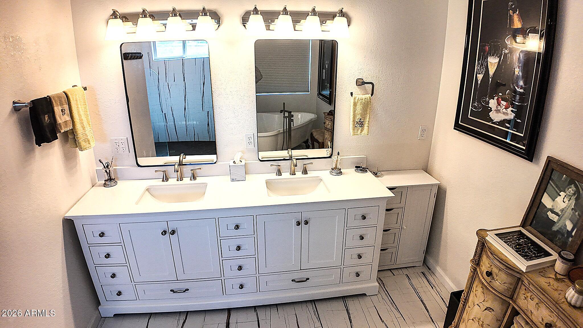 286 South Palm Road Pearce, AZ 85625 - Photo 14 of 38 palm master bath2