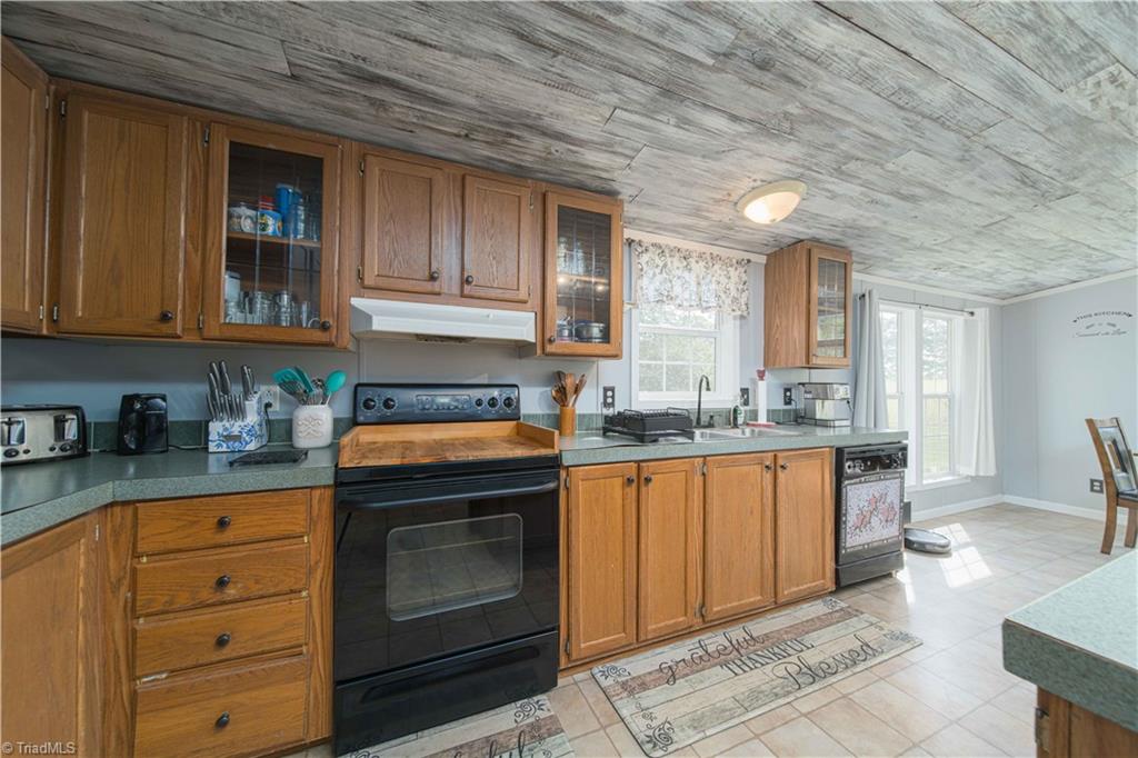 5925 Bob's Lake Road Hamptonville, NC 27020 - Photo 13 of 31