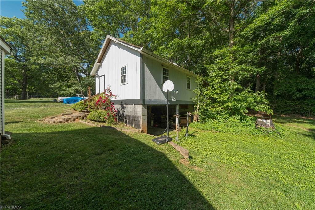 5925 Bob's Lake Road Hamptonville, NC 27020 - Photo 4 of 31