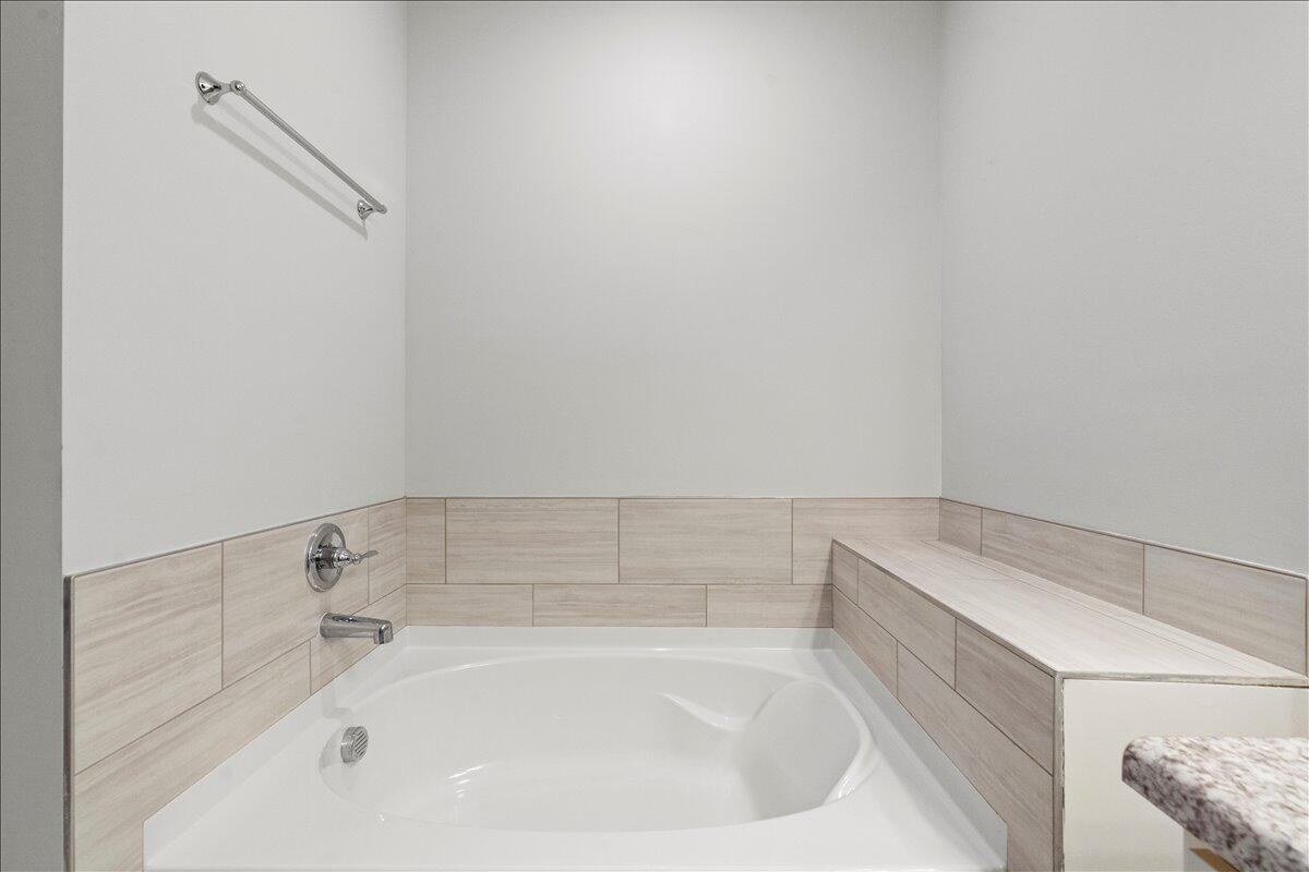 127 Copper Ridge Road Evans, GA 30809 - Photo 22 of 35 23-Owners Bath