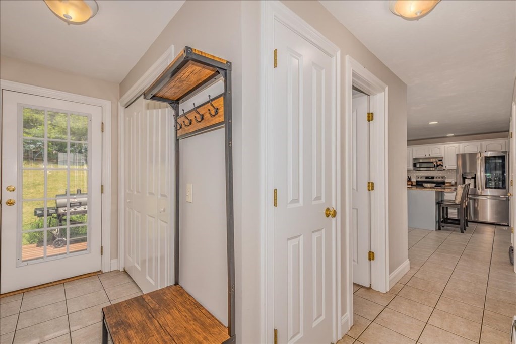 8 Winifreds Way Rutland, MA 01543 - Photo 20 of 41