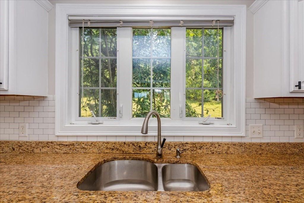 8 Winifreds Way Rutland, MA 01543 - Photo 4 of 41