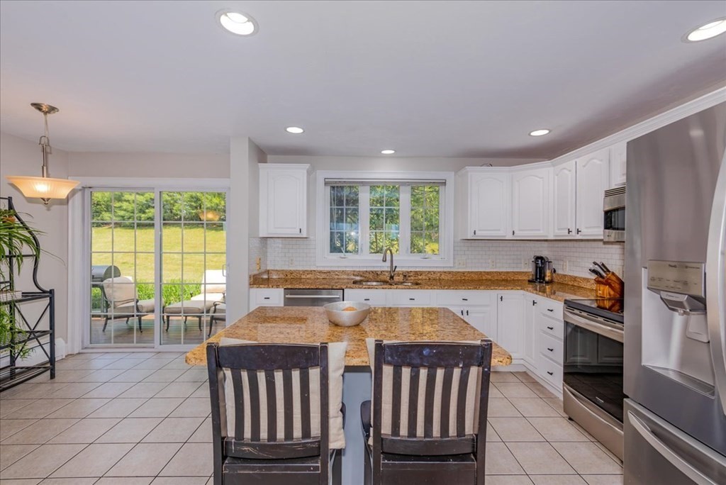 8 Winifreds Way Rutland, MA 01543 - Photo 6 of 41