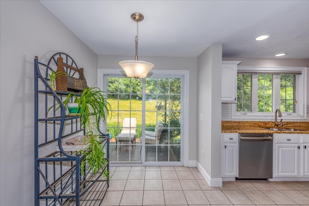 8 Winifreds Way Rutland, MA 01543 - Photo 7 of 41