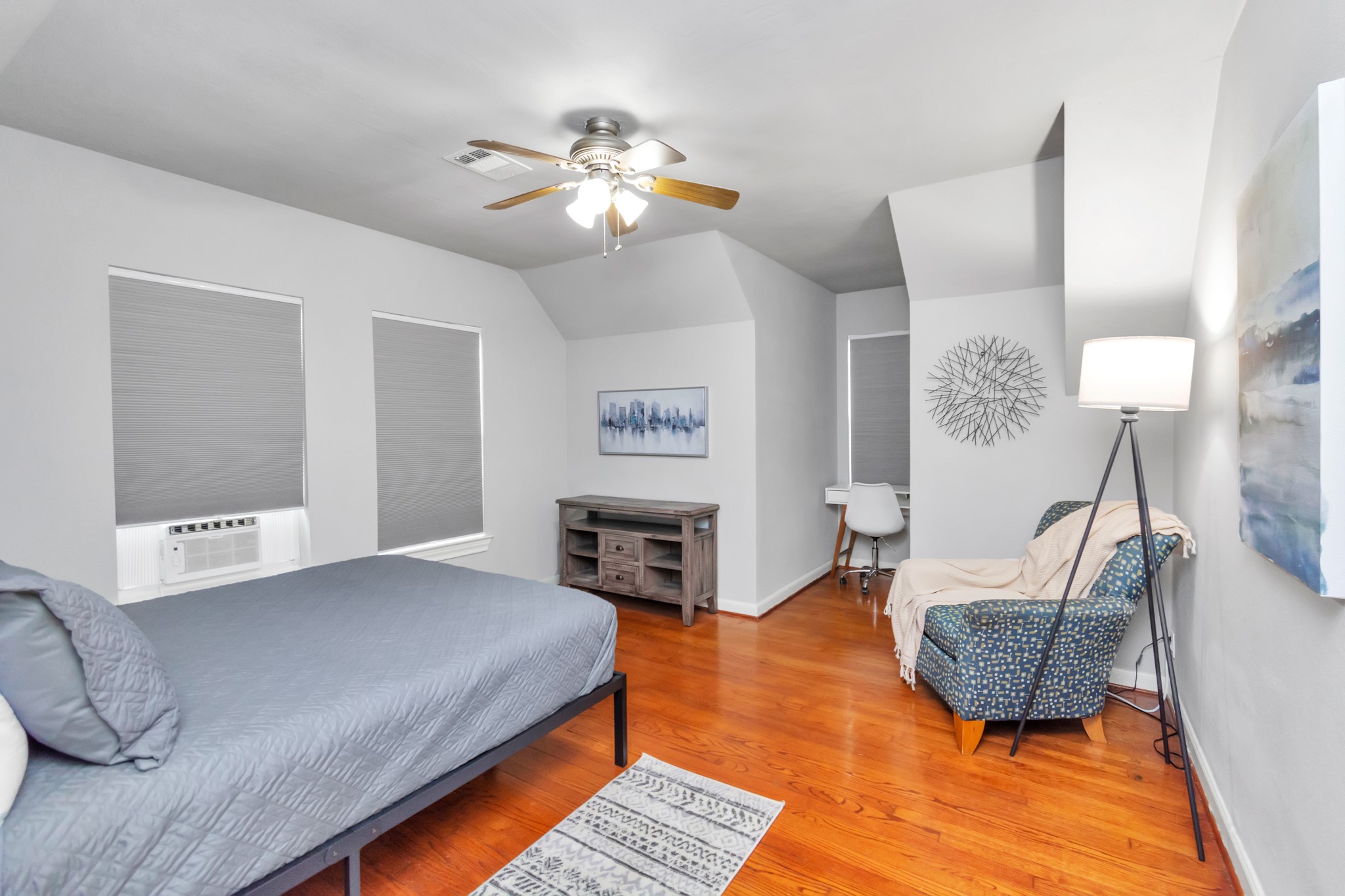 3315 Rosedale Street Houston, TX 77004 - Photo 27 of 32 a bedroom with furniture and a chandelier