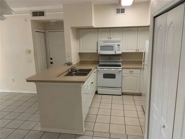 $1,400 | 4152 Central Sarasota Parkway, Unit 723, Sarasota, FL 34238