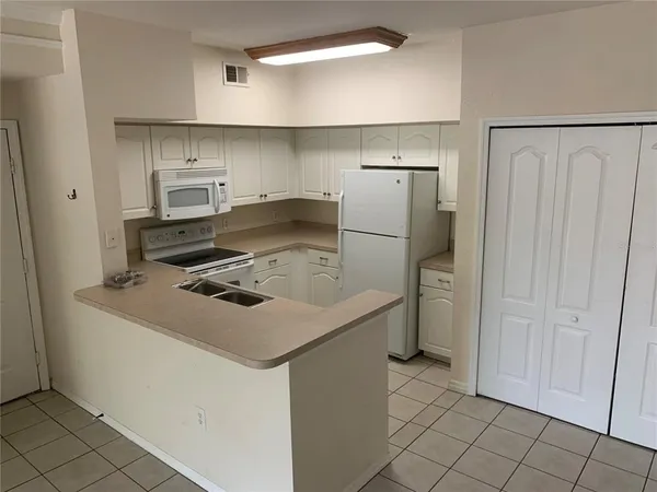 $1,400 | 4152 Central Sarasota Parkway, Unit 723, Sarasota, FL 34238