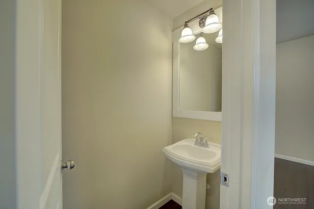 $3,300 | 2020 139th Street Southwest, Lynnwood, WA 98087