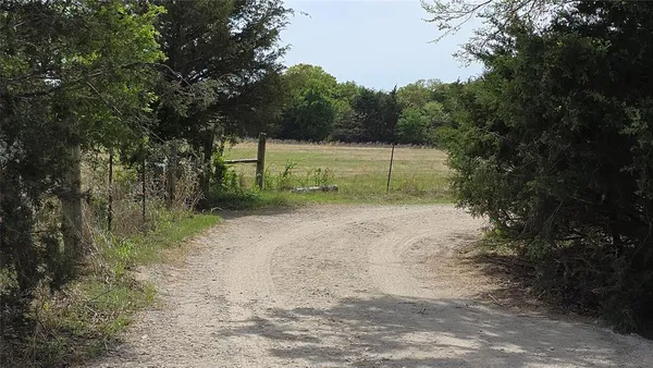 $650,000 | 1975 County Road 1025, Ravenna, TX 75476