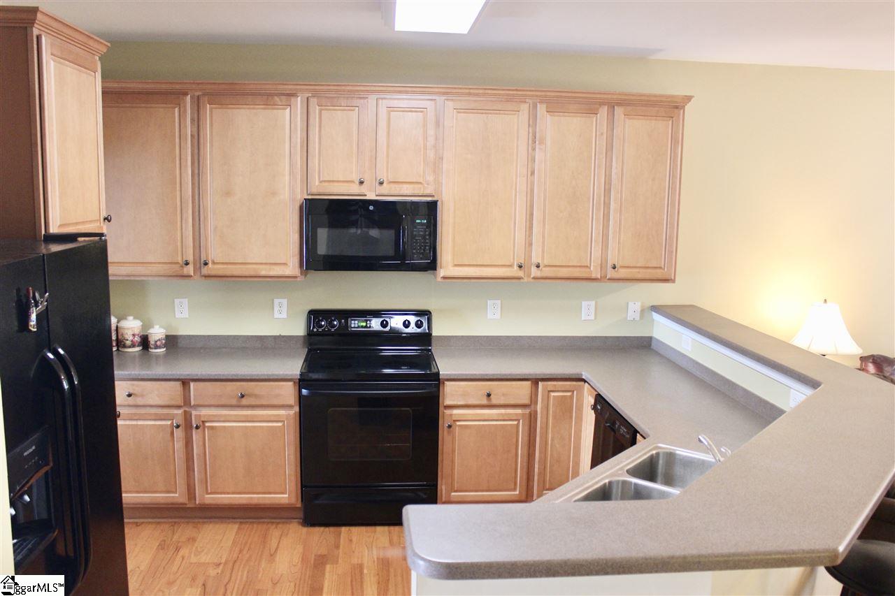 121 High Crest Court Simpsonville, SC 29681 - Photo 4 of 27 Gallery Image 4