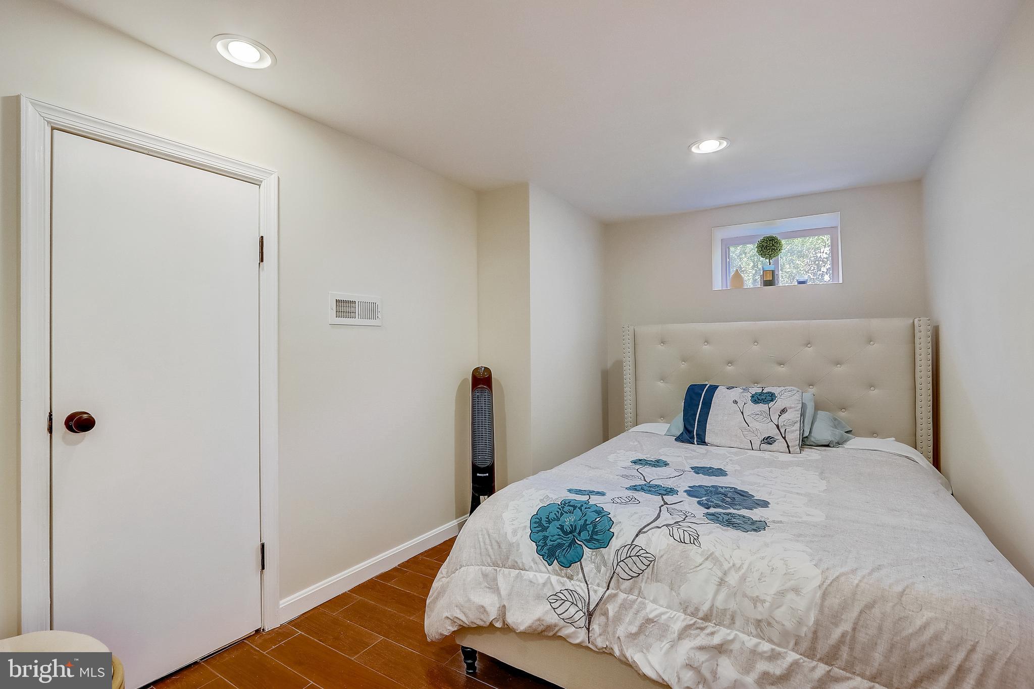 700 Brookwood Road Baltimore, MD 21229 - Photo 22 of 41