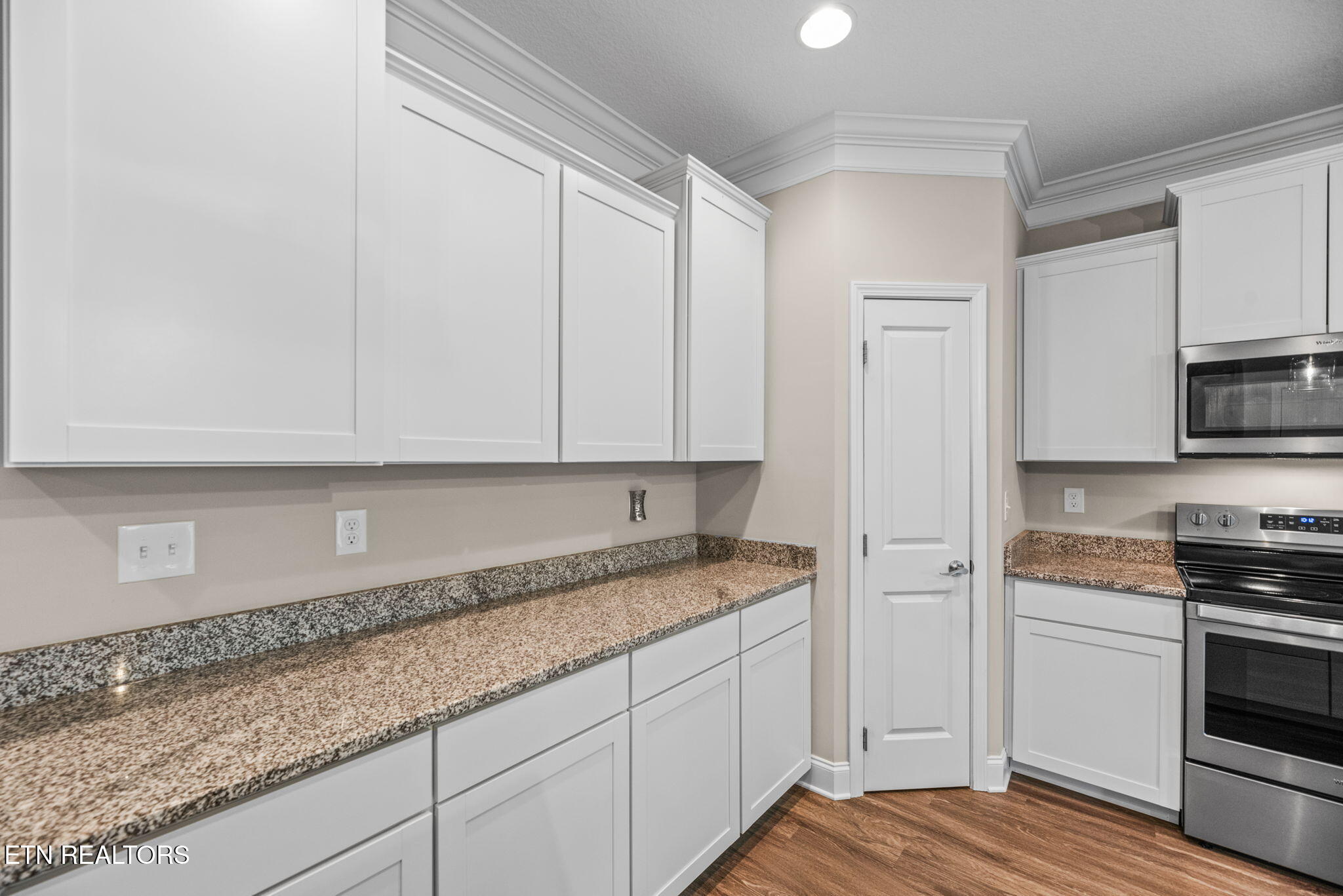 127 Mistletoeberry Road Oak Ridge, TN 37830 - Photo 6 of 49 8-web-or-mls-Mstltbrry127 (39) - Copy