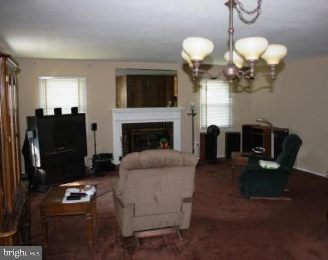 13211 Poplar Tree Road Fairfax, VA 22033 - Photo 4 of 7 Family Room