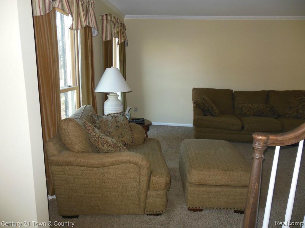 400 Tanglewood Drive Rochester, MI 48309 - Photo 3 of 52 005.jpg