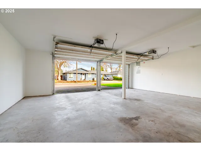 $394,900 | 760 East Elmore Street, Lebanon, OR 97355