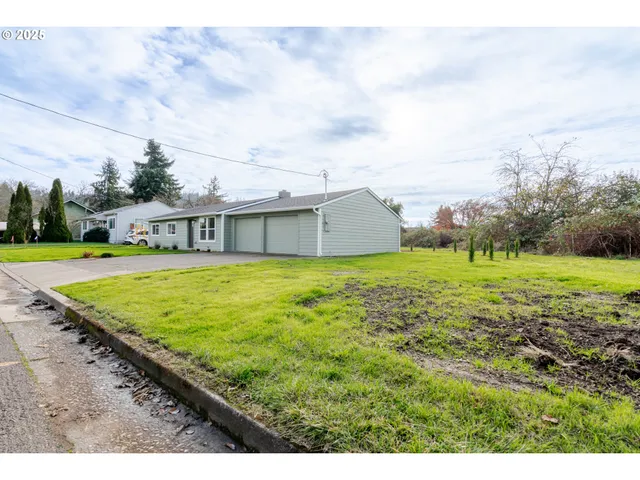 $394,900 | 760 East Elmore Street, Lebanon, OR 97355