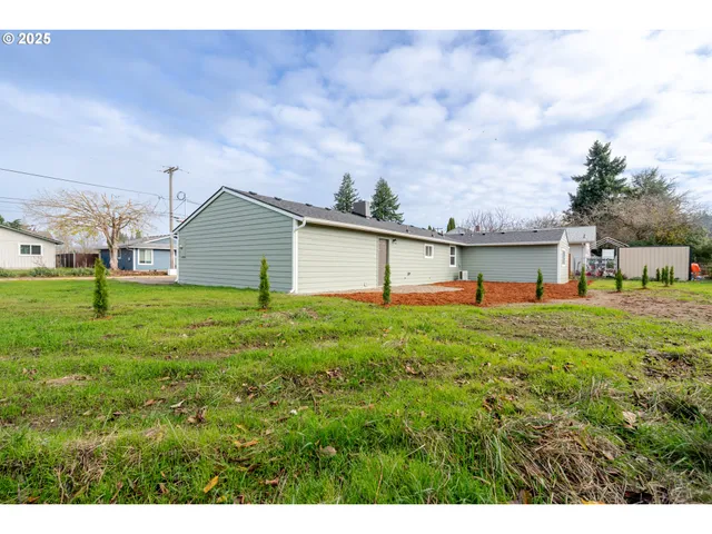 $394,900 | 760 East Elmore Street, Lebanon, OR 97355