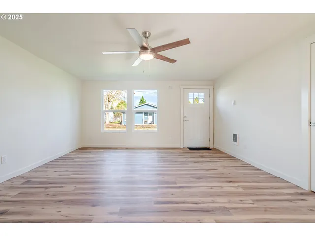 $394,900 | 760 East Elmore Street, Lebanon, OR 97355