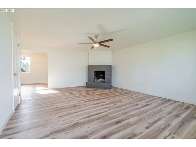 $394,900 | 760 East Elmore Street, Lebanon, OR 97355