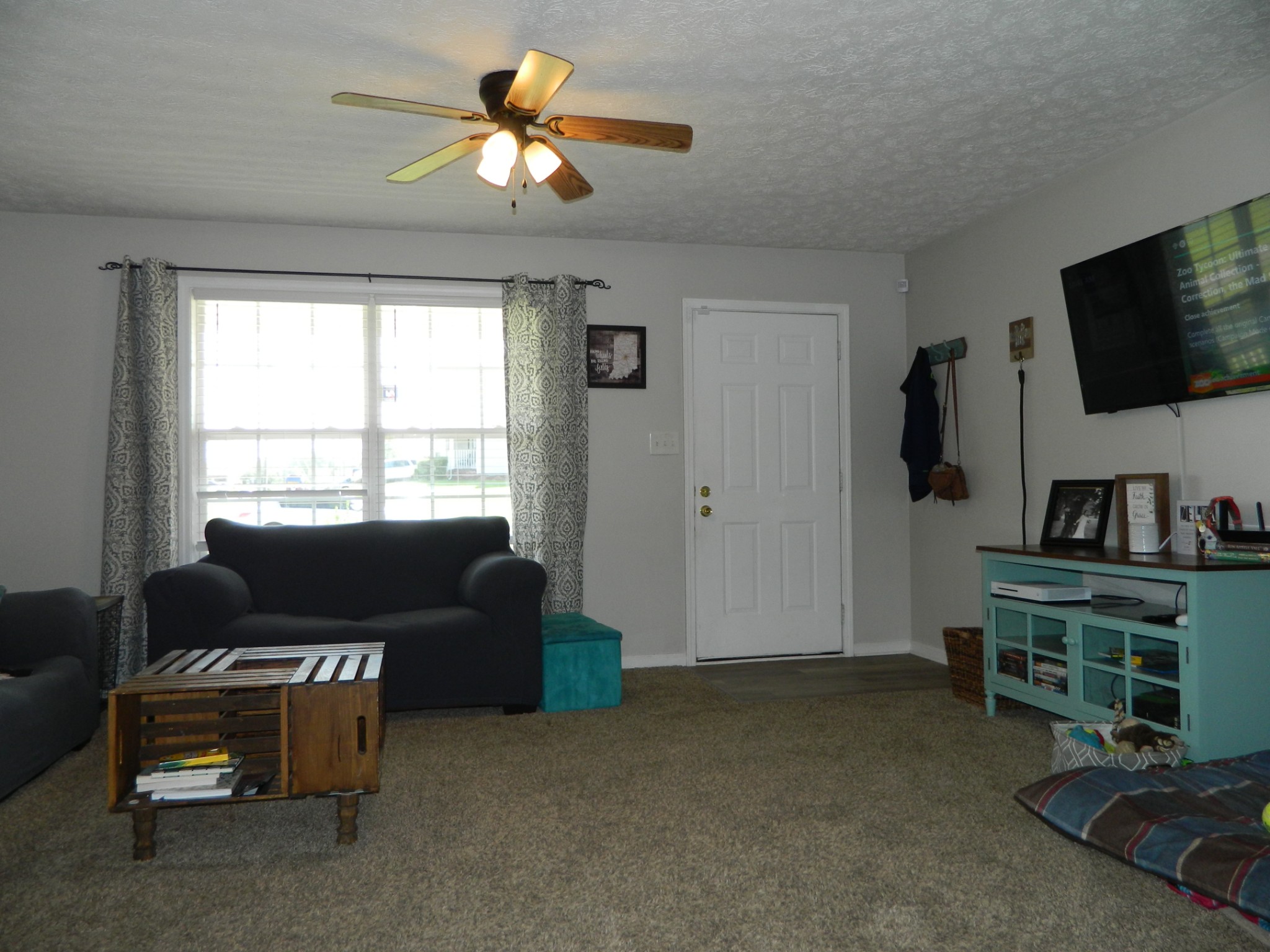 3386 Pennridge Road Clarksville, TN 37042 - Photo 3 of 23 a living room with furniture and a flat screen tv