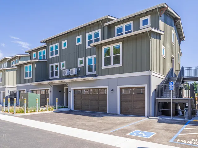 $1,199,000 | 121 Aptos Vlg Way, Unit 1, Aptos, CA 95003